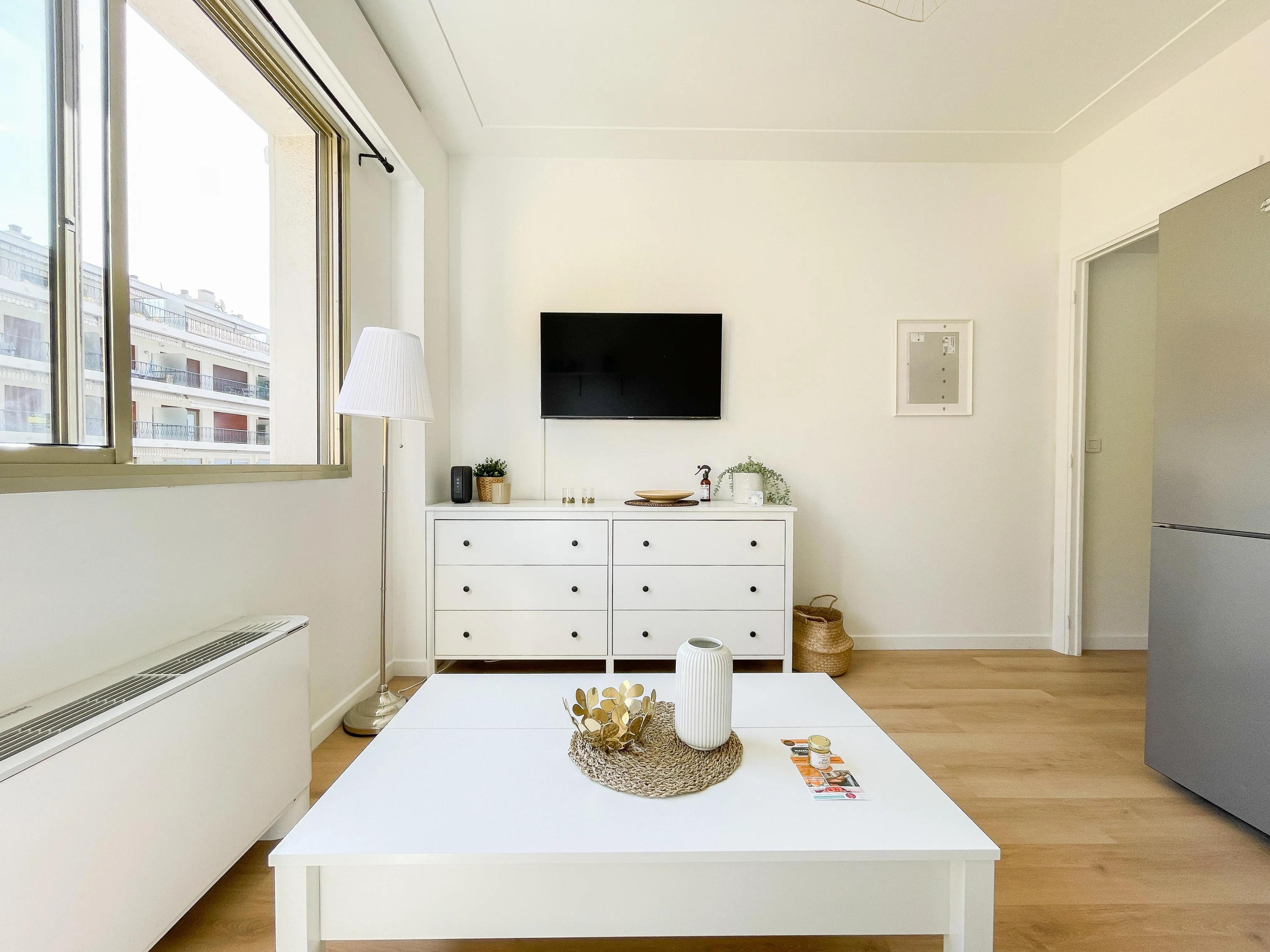 room_main_image