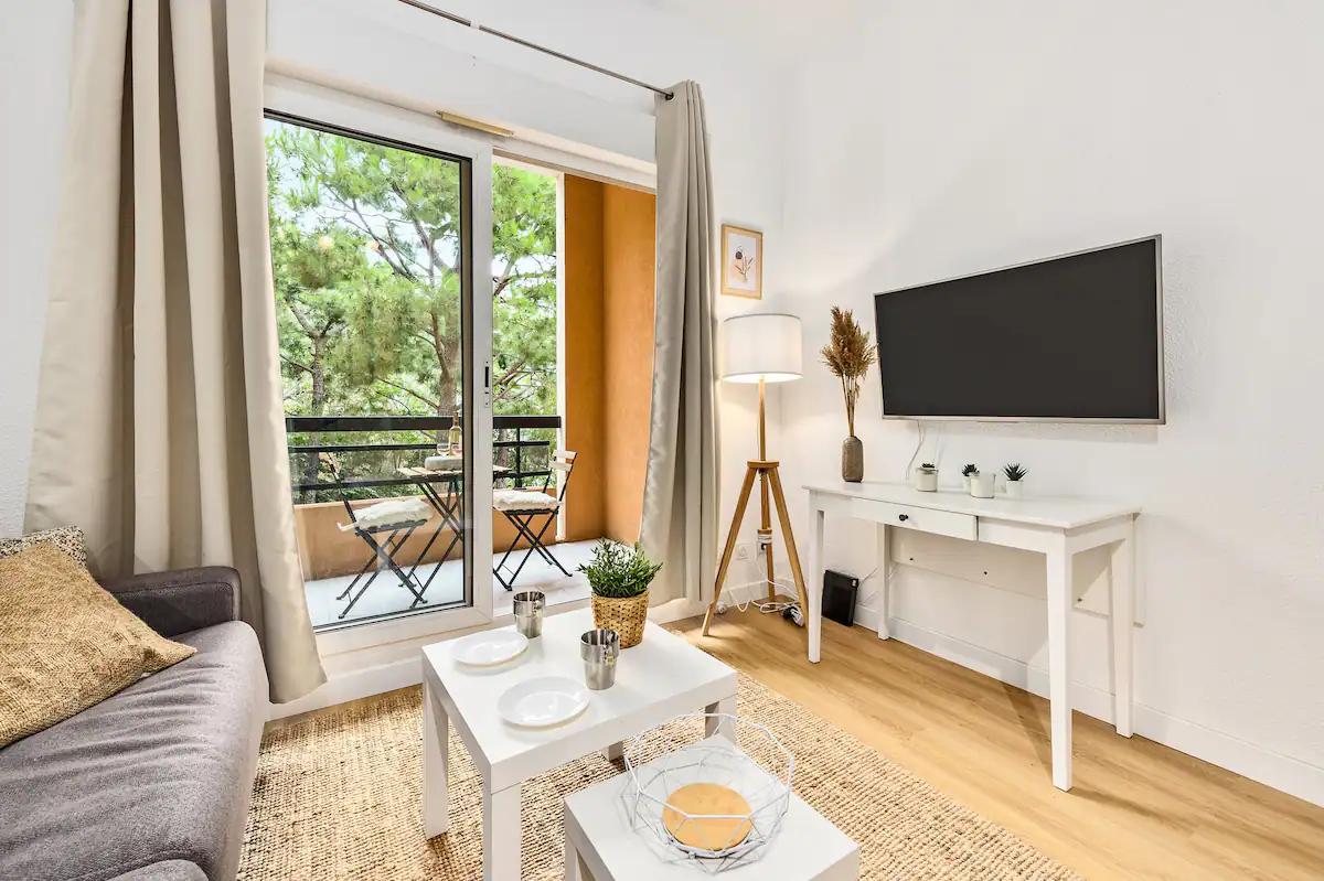 room_main_image