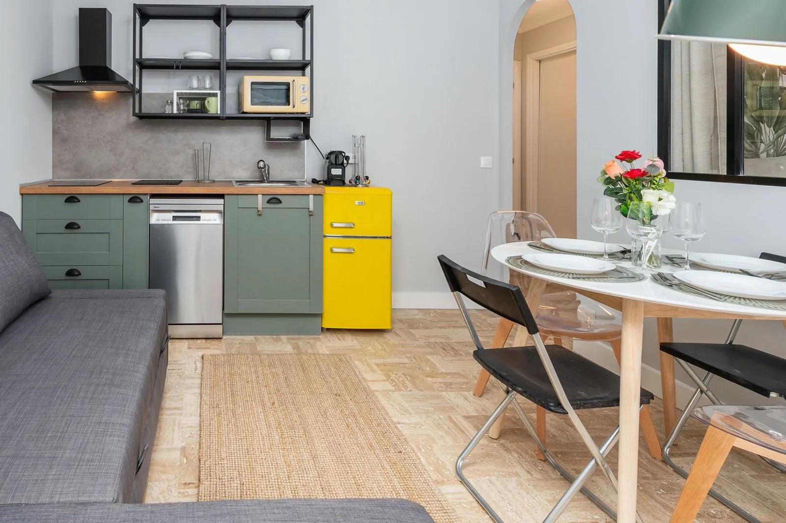 room_main_image