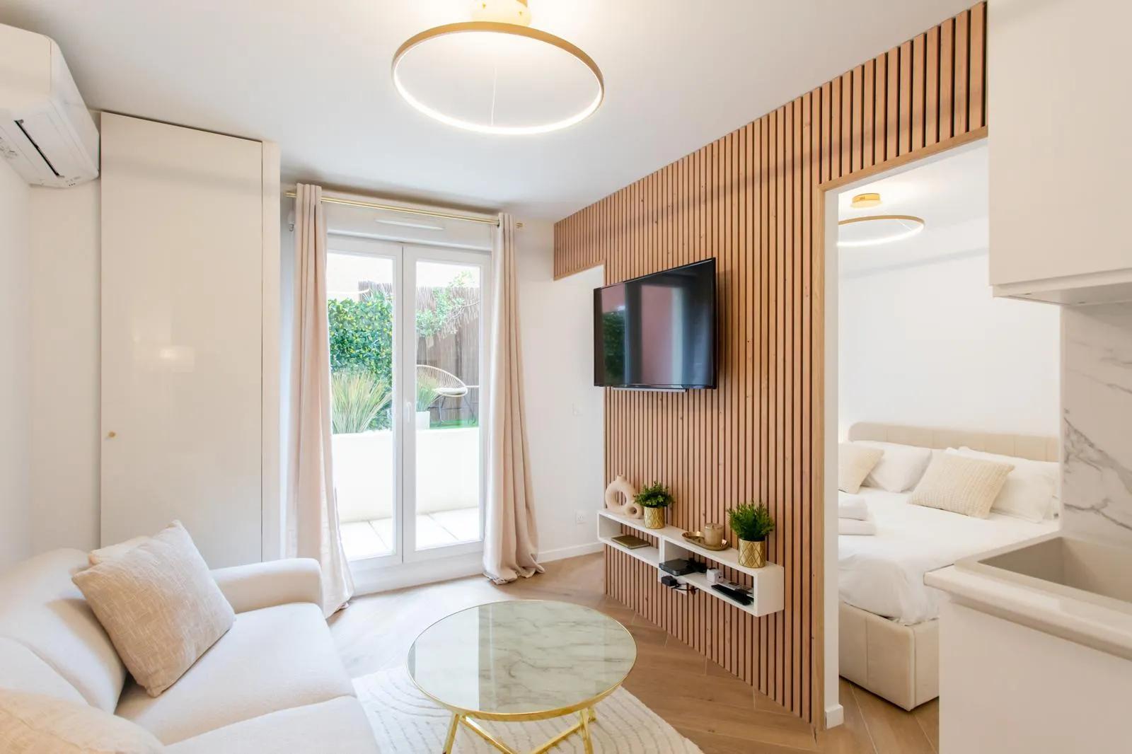 room_main_image